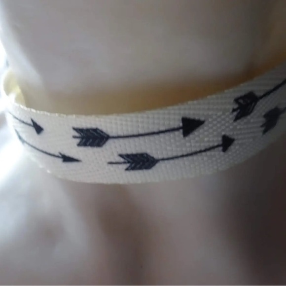 $6.00 Special Arrows Choker - Picture 2 of 4